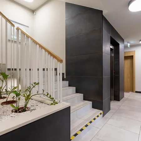 Lubostron Park By Renters Hotel *